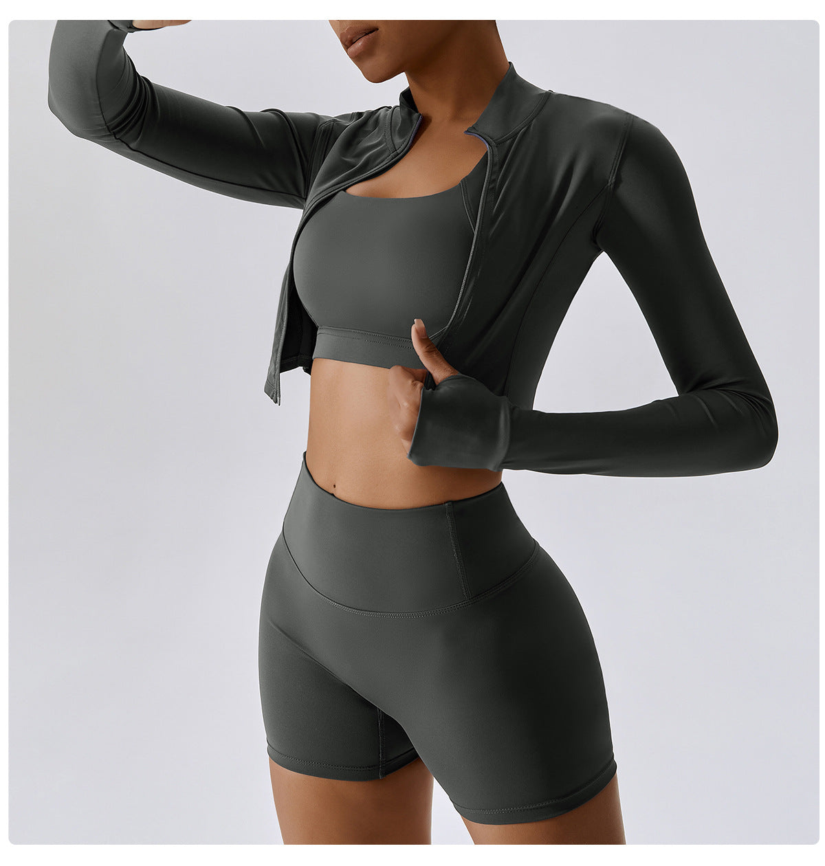 Luxury 3-piece women’s gym set with crop top, sports bra and matching activewear bottom for a stylish workout look